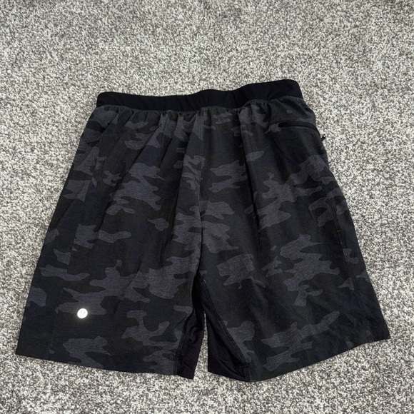 Lululemon T.H.E. Short *9" Updated in Incognito Camo Blue Multi - Picture 5 of 8